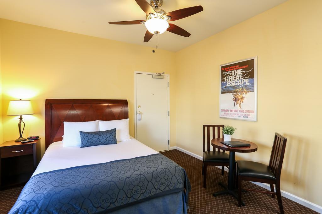 The Hotel Hollywood Los Angeles Room photo
