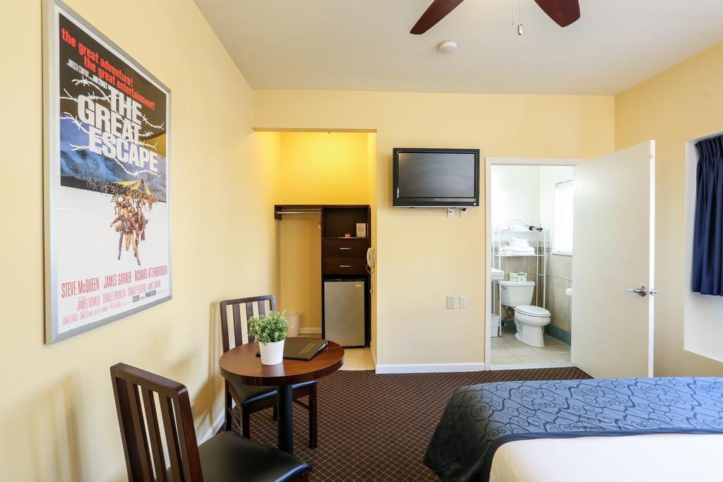 The Hotel Hollywood Los Angeles Room photo
