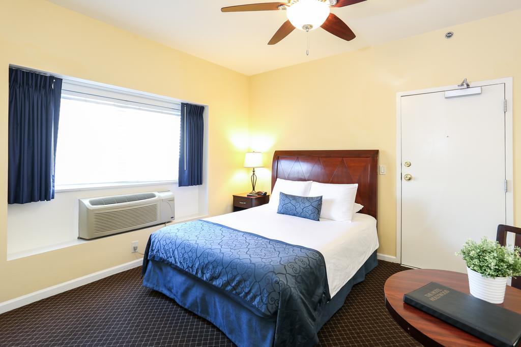 The Hotel Hollywood Los Angeles Room photo