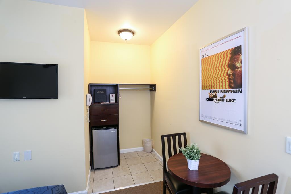 The Hotel Hollywood Los Angeles Room photo