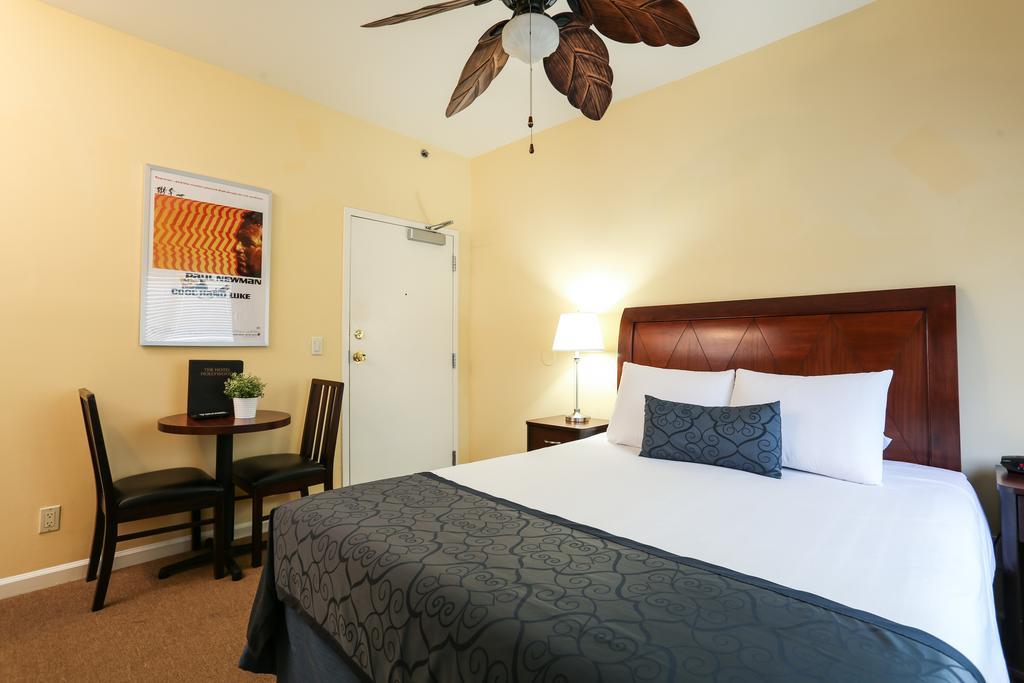 The Hotel Hollywood Los Angeles Room photo