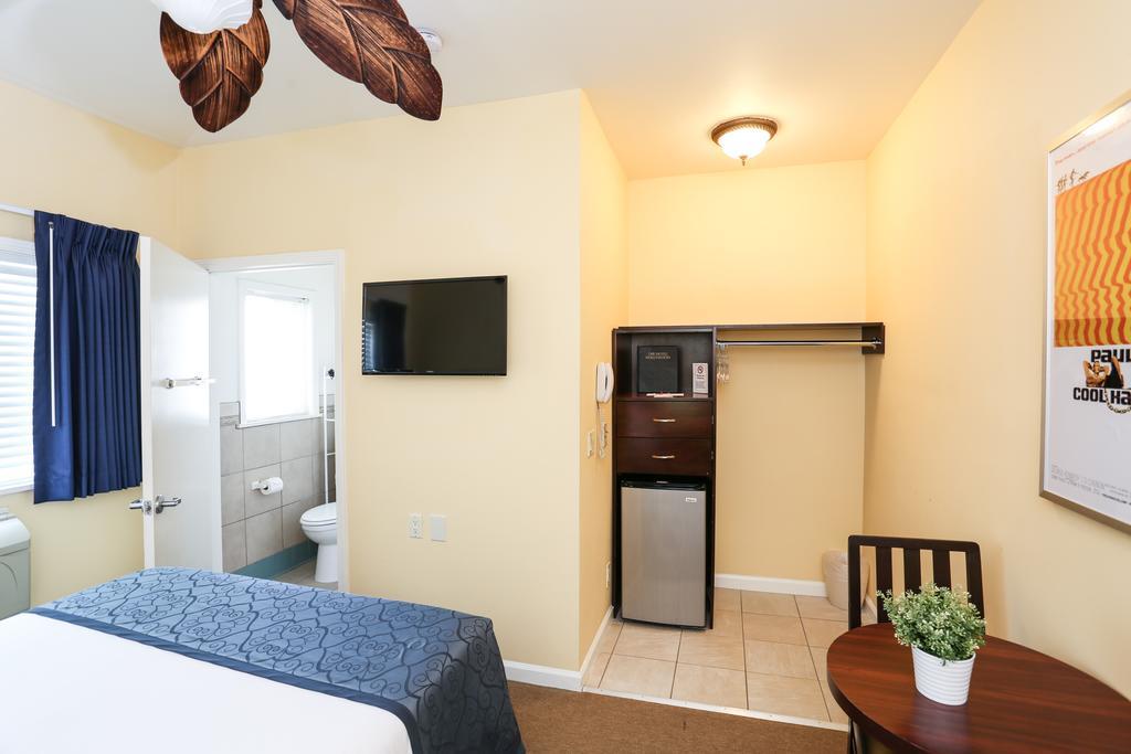 The Hotel Hollywood Los Angeles Room photo