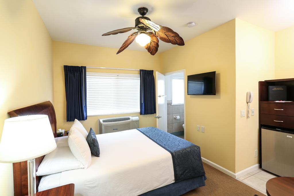 The Hotel Hollywood Los Angeles Room photo