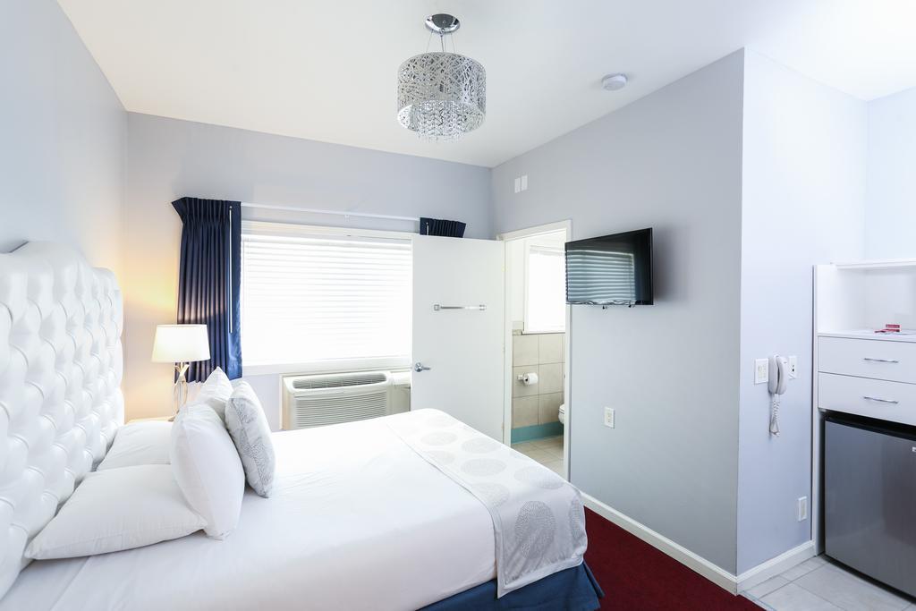 The Hotel Hollywood Los Angeles Room photo